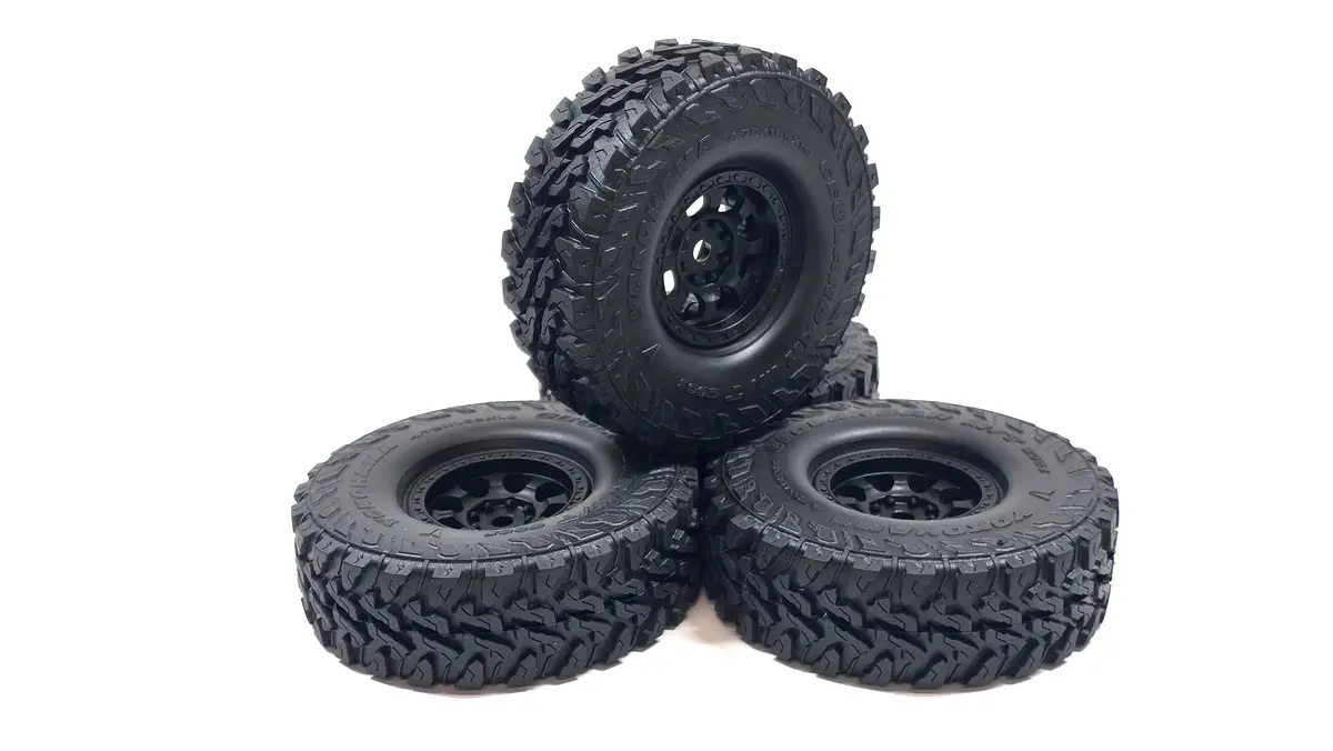Vanquish Yokohama Geolander M/T 1.9 4.75 Scale Tires W/ Plastic Bead Lock Wheels 1