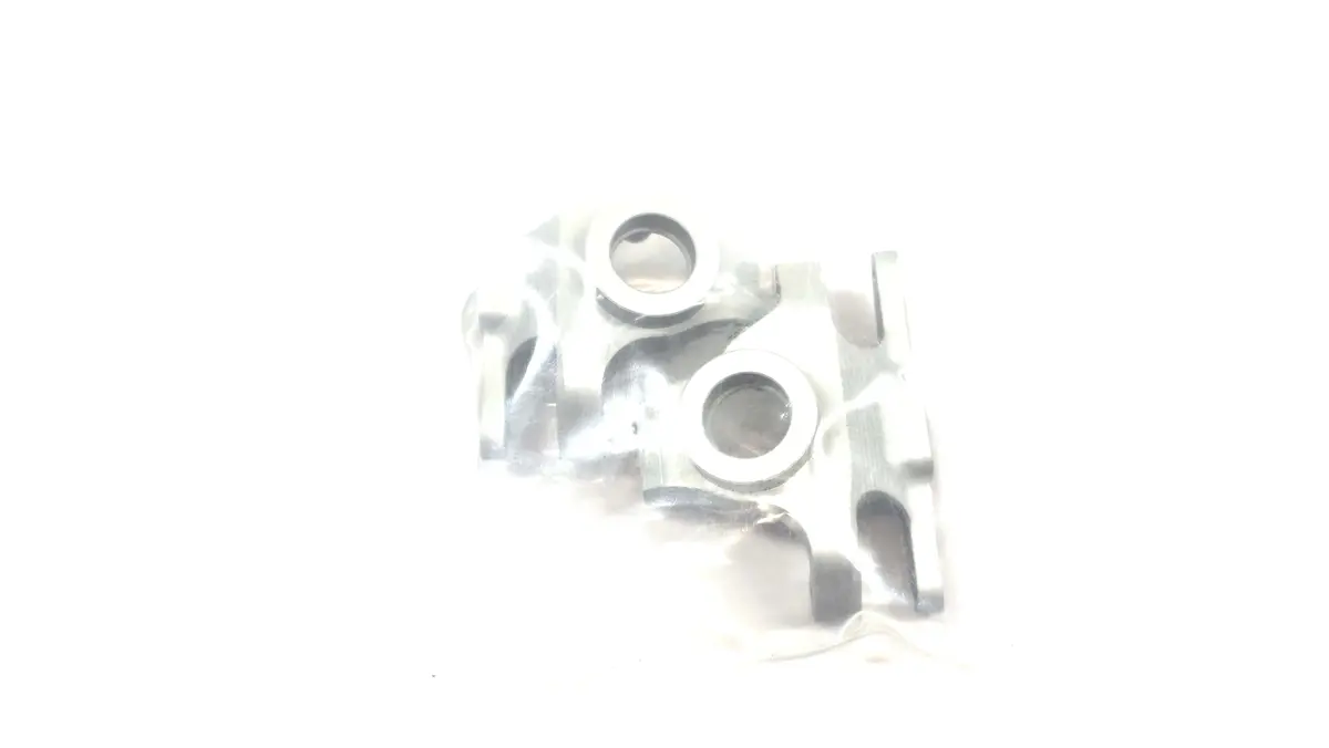 Vanquish H10 Aluminum Steering Knuckles 1