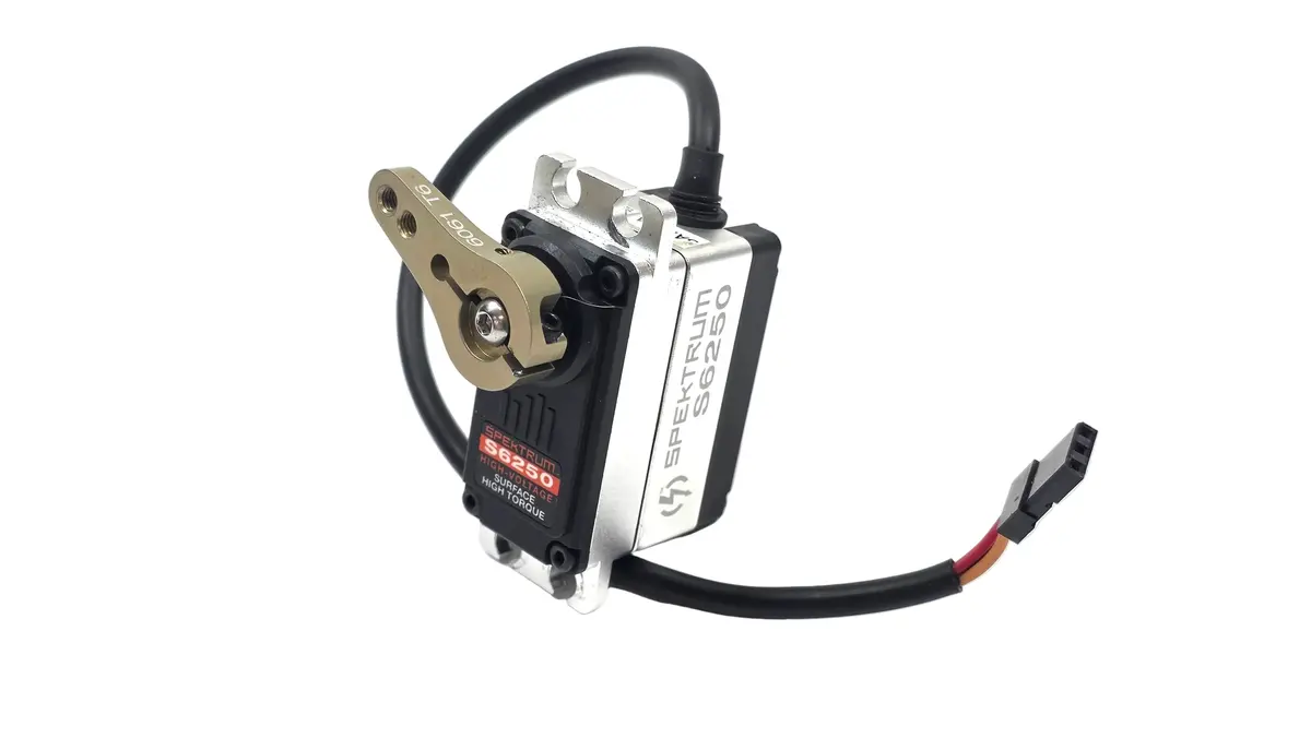 Spektrum S6250 Digital Surface Steering Servo W/ Axial Aluminum Clamping Servo Horn 1
