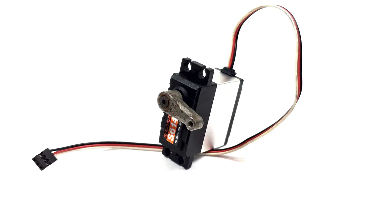 Spektrum S614 Metal Gear Steering Servo 1