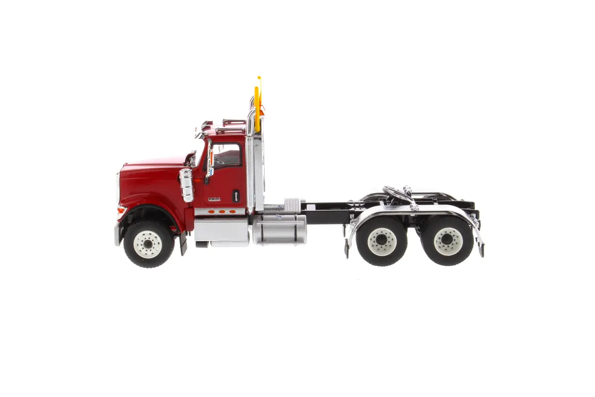 1:50 International Hx520 Tandem Tractor - Red, 71002 1