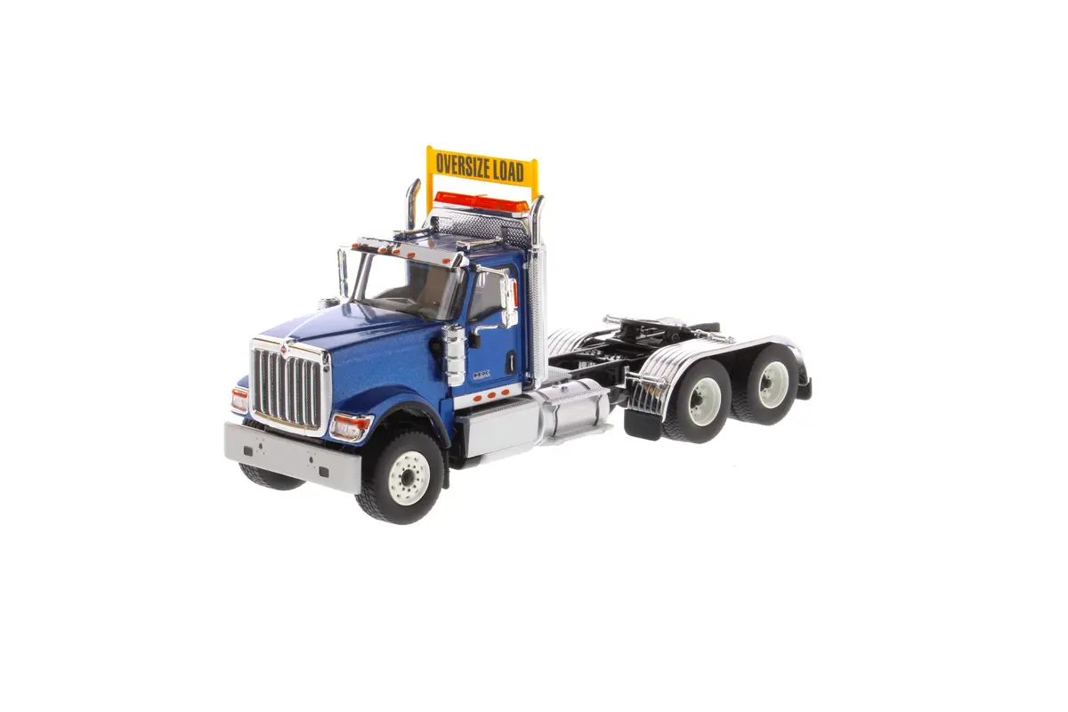 1:50 International Hx520 Tandem Tractor - Metallic Blue, 71004 1