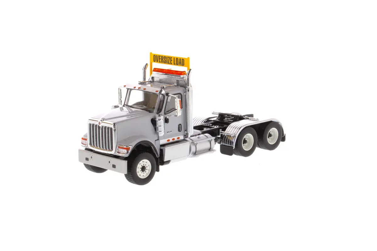 1:50 International Hx520 Tandem Tractor - Light Grey, 71005 1