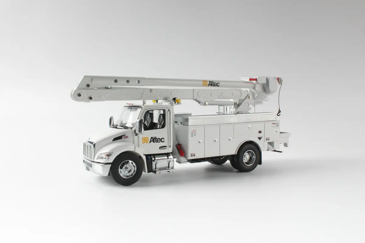 1:32 Peterbilt 536 Cab With Altec Aa55 Aerial - White Truck/White Body, 71105 1
