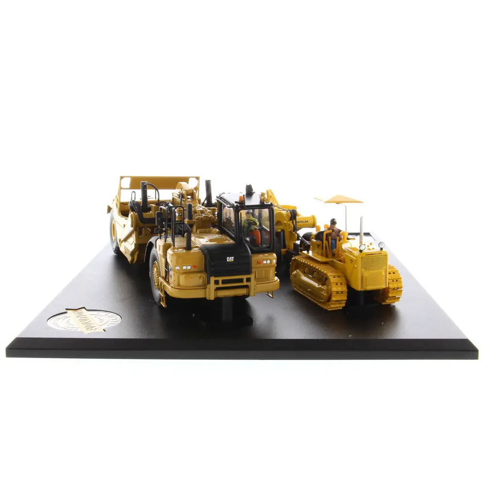 1:50 Cat® 621K Scraper & Cat No.70 Scraper With D7 Track-Type Tractor, Evolution Series, 85563 1