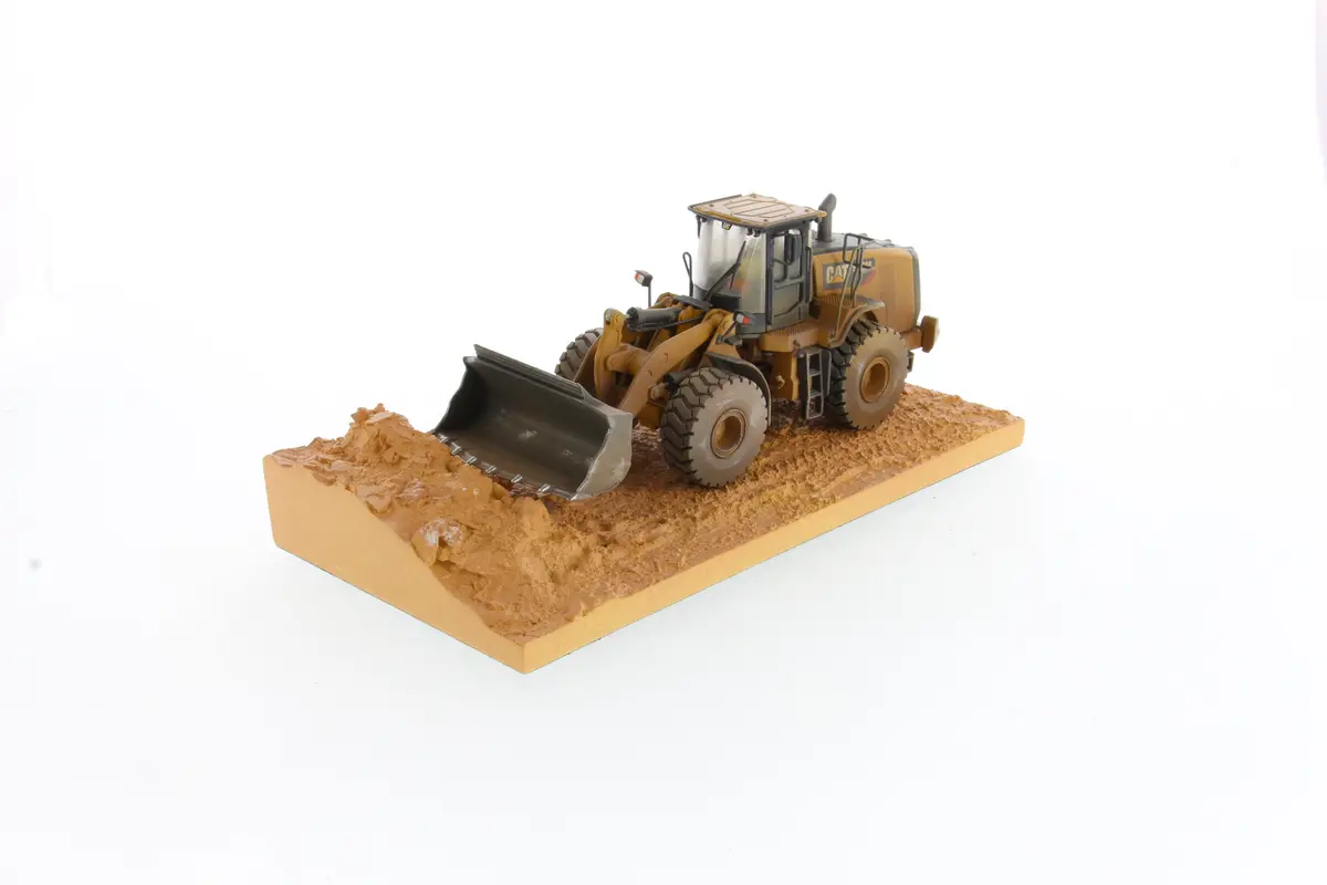 1:50 Cat® 966M Weathered Wheel Loader, Weathered Series, 85703 1