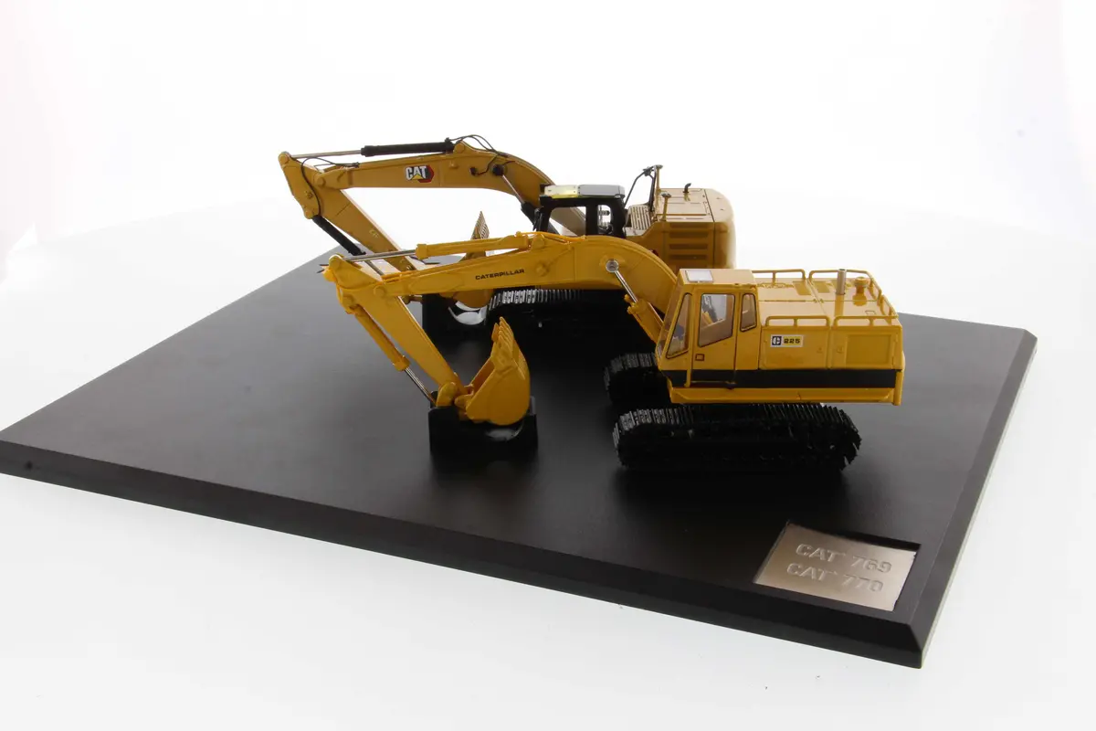 1:50 Cat 225 & 323 Excavator Evolution Series, 85715 1