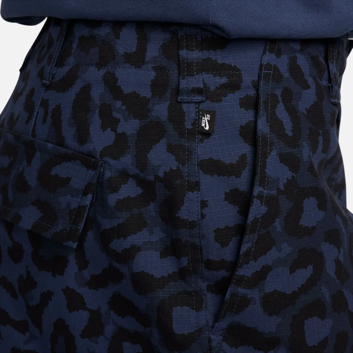 Nike Sb Kearny Cargo Pant Midnight Navy Aop Animal Print 6