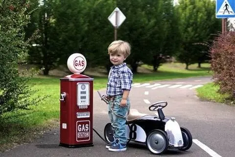 Play Gas Station Pump 1