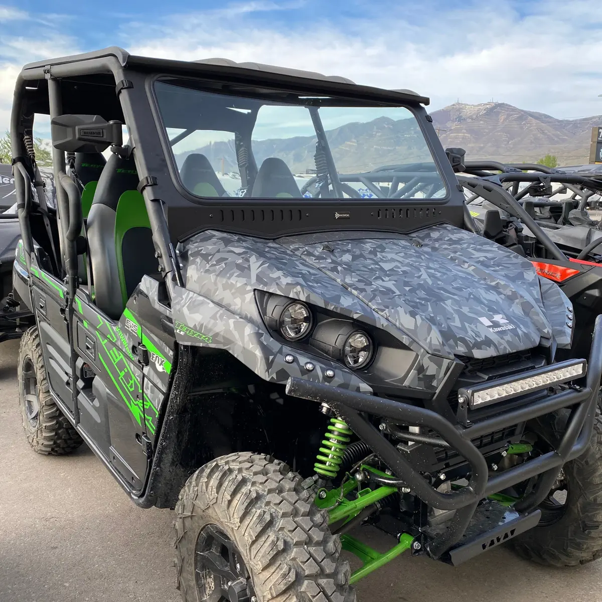 Kawasaki Teryx (2016-2025) Vented Glass Windshield 1