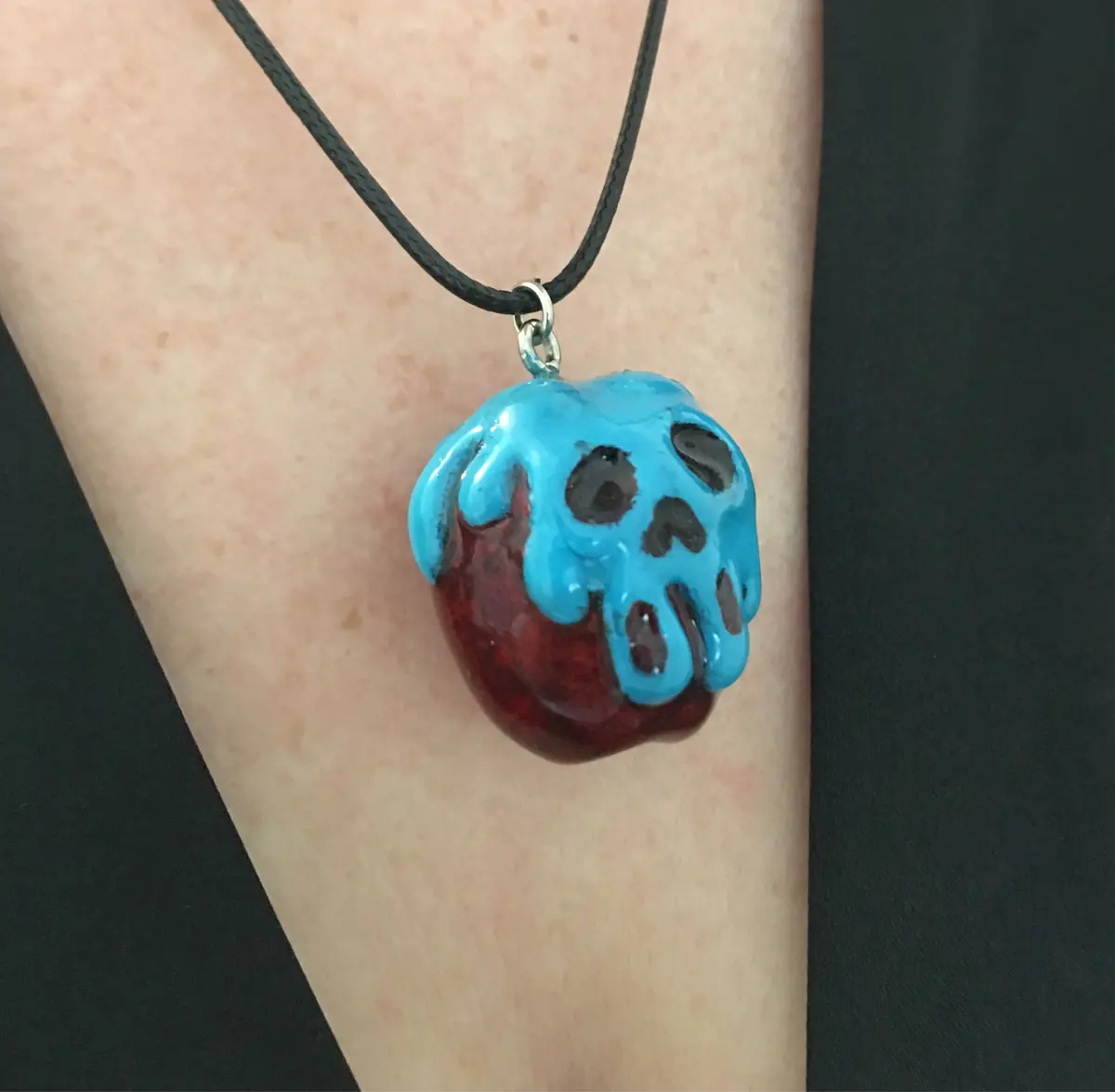 Poison Apple: Pendant / Keychain 1