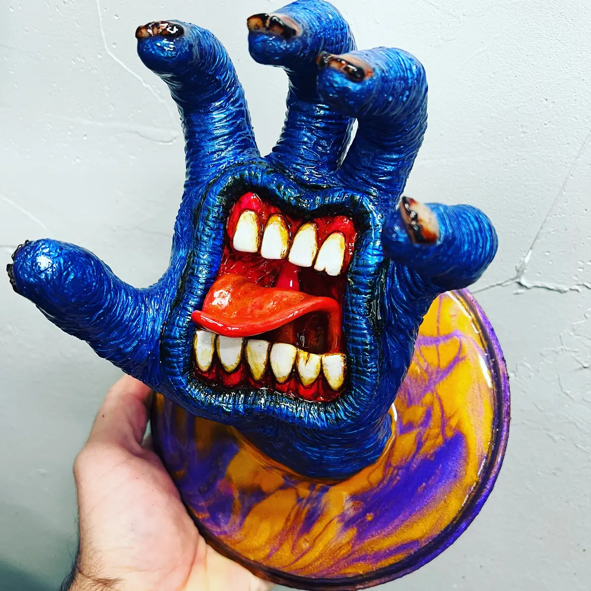 Screaming Hand (Santa Cruz Skateboards) 1