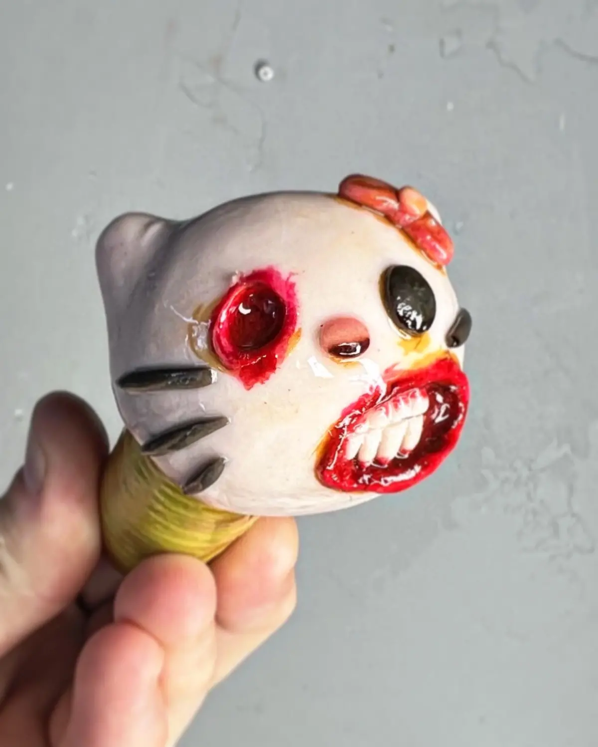 Zombie Hello Kitty: Spoon Pipe 1