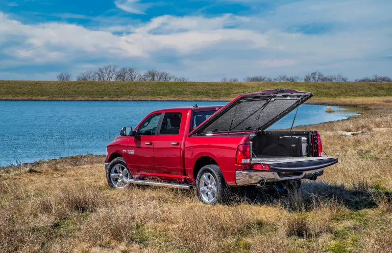 Undercover Elite Lx Hard Folding Truck Bed Cover – Blue Streak Finish For 2019–2020 Ram 1500 (5.7Ft Bed, No Rambox) 1